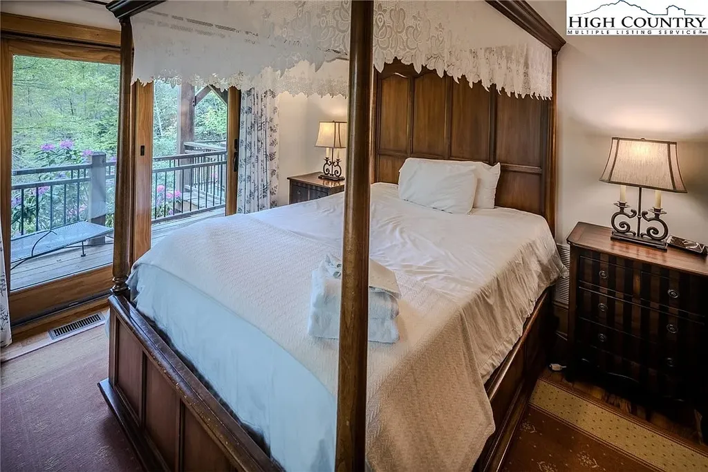 Blowing Rock Nc 28605 five