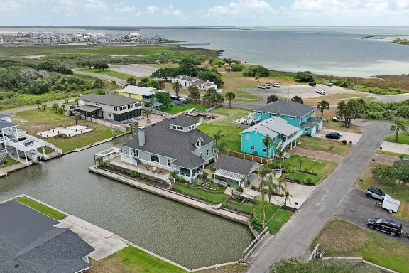 Photo of 28 Front St, Rockport, Tx